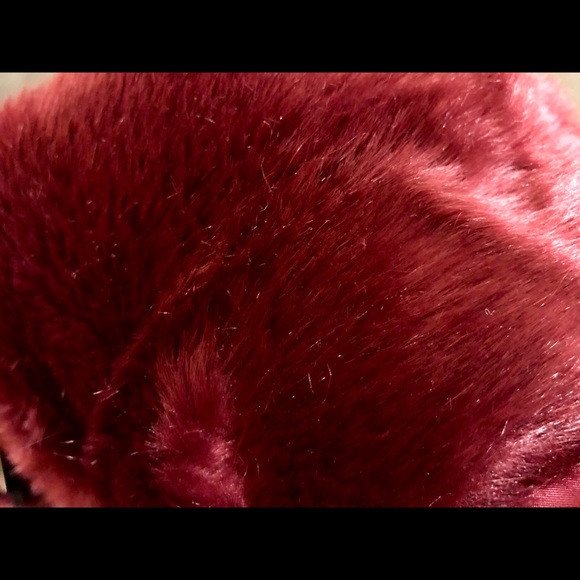 🔥SOLD🔥Cozy Hot **NEW**Faux Fur Coat - Picture 3 of 7